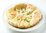 チーズガーリックナン Cheese ＆ Garlic Naan（エスニック レストラン＆バー アユス）