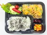親子とじ弁当（元祖西成ホルモン天婦羅48 千林大宮店）