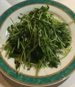 豆苗の塩味炒め（台湾伝統料理 秀玉 シュウギョク）