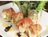 サーモンとアボカドの生春巻き Salmon & Avocado cream cheese fresh roll(SIZZLE Dining)