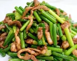 蒜苔肉丝 ロースとニンニクの芽炒め（四川料理 成都小吃）