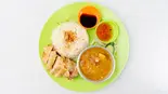 チキンカリー＆海南チキンライスコンビ(揚げ)  Chicken Curry ＆ Malaysian Chicken Rice Combo（マレーシア屋台料理 ちりばり 五反田本店）