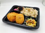 楽万弁当 ② (特上コロッケと楽万メンチ)（楽万コロッケ 麻布十番本店）