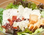 《うまこくチキン+チーズ》 クラシックシーザーstyle 《Delicious chicken + cheese》 Classic Caesar style（サラダデリMARGO）