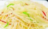ジャガイモ千切り炒め物（135酒場）
