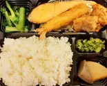 【鮭・エビフライ・唐揚げ】色々楽しめるミックス弁当(ぎんのいえ)