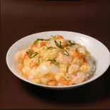 プリップリの海老はこの食べ方が正解なのかも...。海老の玉子とじ丼（上海食苑 本店）