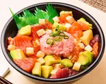 とろ旨アボカドチーズ丼(139)（魚丼 北千住本店）