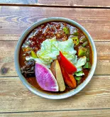 【スタッフ人気No.1】ラムとおくらとキャベツのカレー(スープカレーポニピリカ 下北沢店)