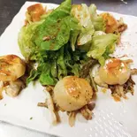 帆立のポワレ バニラ風焦がし醤油ソース Scallop poele with charred soy sauce（ふれんち食堂UMEYA）