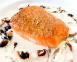 サーモンのソテー きのこライトクリームスープ仕立て Sauteed Salmon in Mushrooms Light Cream soup（BONDICAFE NAKAMEGURO(ボンダイカフェ ナカメグロ)）