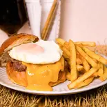 KAKUMEIチェダーエッグ(KAKUMEI burger & cafe)
