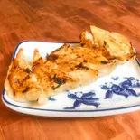 焼きチーズ餃子(5個)(中華や萬丸)