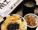 【卵にこだわった】 国産鶏と蘭王(らんおう)の親子丼（炭火串焼 真心庵）
