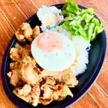 L.A.ロコモコ フライドチキン（ダイニングバー マルベリ）