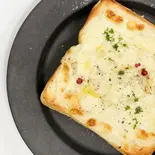 クアトロフォルマッジ（Toaster Bread Cafe＆Champagne Bar）