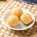炸豆沙煎堆仔/小豆入り掦げ胡麻団子(3個)(香港飲茶点心厨房)