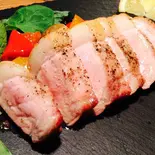 神戸三田豚の石窯焼き   イオウ風味の岩塩添え（TENEREZZA）