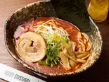 赤辛魚介らーめん（濃厚魚介だし専門 つけ麺 すする）