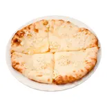ガーリックチーズナン Garlic cheese nan（インド・ネパールレストラン RARA KITCHEN）