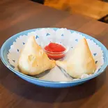 サモサ(2個)/Samosa (2 pcs)（本格スパイスカレー CHHETRI）