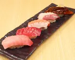 思わず写真を撮りたくなる、厚切り5貫盛り（鮨・酒・肴 杉玉 天神）