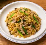 ザーサイと豚肉の特製チャーハン(【餃子×四川料理専門店】餃子麻辣酒場 新橋駅前店)