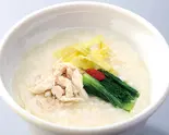 朝かゆB(蒸し鶏と青菜のおかゆ)（店内炊き上げ おかゆ専門店 粥餐庁(かゆさんちん) 新宿京王モール店）