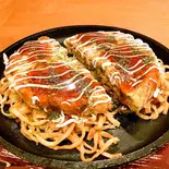 豚モダン焼き（屋台鉄板 三寸）
