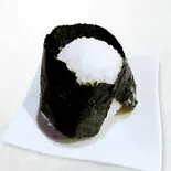 塩むすび salt rice ball（わらじが二足 糸島産無農薬のおむすび）