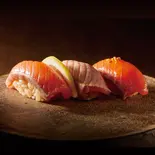 生サーモン三貫盛（回転寿司みさき 成増店）