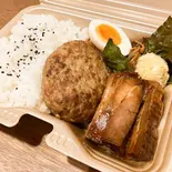 ハンバーグ角煮弁当（善吉 醸し屋）