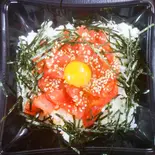 まぐろユッケ丼（寿し京月）