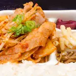 豚キムチ弁当 Pork Kimchi Bento Box（からコロ亭鳥飼店）