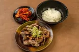 黒毛和牛の牛丼(キムチのせ) Beef Sinew & Kimchi Rice Bowl(黒毛和牛炭火焼肉BULLS)