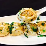 上海焼き小籠包(四個)（中国東北家郷料理 永利 池袋本店）