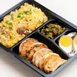 桂花オリジナルチャーハンと餃子セット弁当(熊本桂花ラーメン新宿西口店)