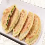 ニラとたまごの中華風おやき 韭菜蛋煎饼（台湾料理 金彩）