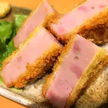 厚切りハムカツ（炭火もつ焼 もつ鍋  豚一）