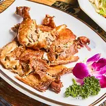 骨付きチキンレッグ揚げ Fried Bone-In Chicken Legs（餃子酒場豊葉津田沼店）
