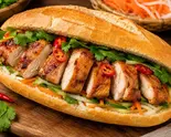 焼き鳥のバインミー / Bánh Mì Gà Nướng（PHUONG MART 桃谷）