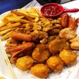 揚げ物セット・唐揚げ(4個)＆フライドポテト(200g)＆ 粗挽きソーセージ(5本)（金星 ヴィーナス ビューティアサイーフルーツボウル Venus beauty Acai fruit-bowl 北千住店）