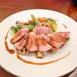 合鴨ロースのロースト和風ソース和菜添え（おいしいカウンター酒場Hatena）