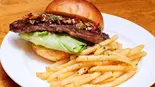 Aus産サーロインステーキバーガーポテトフライセット（高砂モデレート）