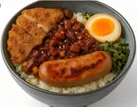 豪華盛り特製ルーローハン(台湾大ジーパイと黒豚ソーセージのせ)（おーるうぇいず北千住）
