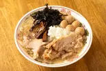 全部のせ背脂煮干中華そば（背脂煮干中華そば 我武者羅 方南通り店）