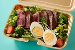 【脂肪燃焼】牛赤身肉ステーキのパワーサラダ -Beef Steak Salad-（まめたまの頑張らないダイエット食堂 幡ヶ谷店）