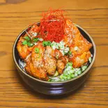 炭火仕上げの唐揚げ丼（鷹仁 堀江店）
