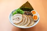全部のせラーメン白（博多らーめん 一心堂）
