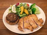 New・皮なし鶏モモ肉+牛赤身肉ハンバーグ chicken+hamburger(筋肉食堂 銀座コリドー店)